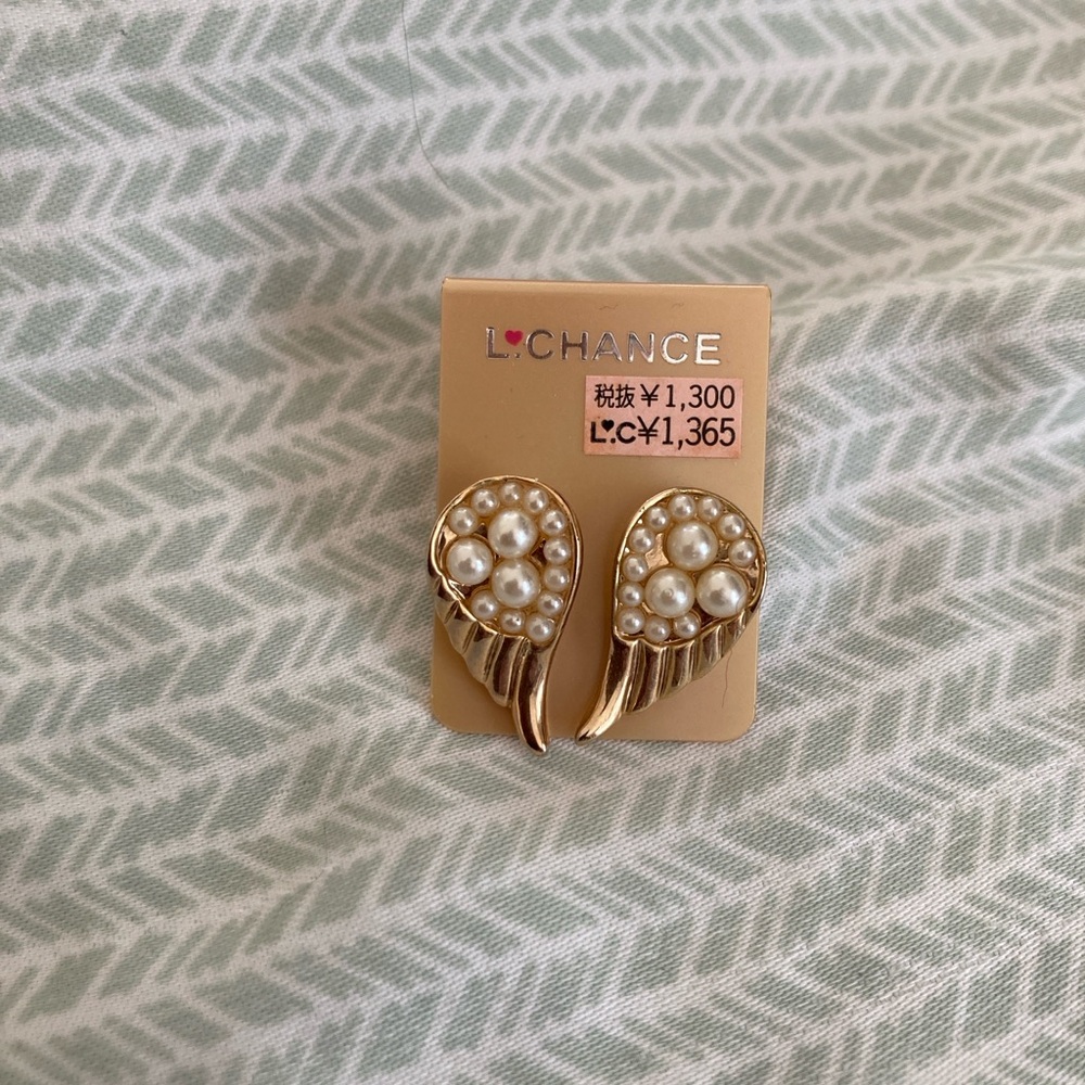 La Chance Gold Wing Stud Earrings with Pearls NWT